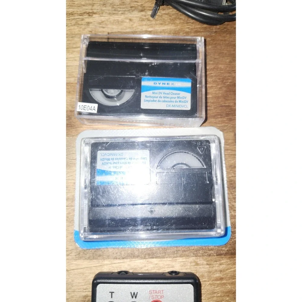 JVC GR-DVL805U Camcorder Silver W/ BATTERIES, CASE, CHARGER & Cords WORKS